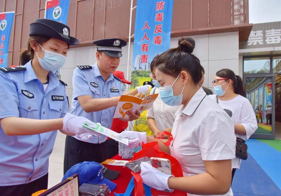 陳軍以及公安機關,禁毒委成員單位,青少年學生,彩虹社工,自願戒毒醫