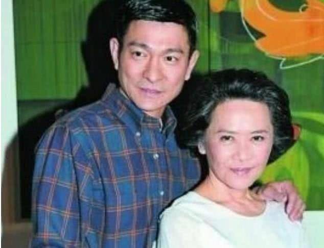 曾经刘德华落魄,她毫不犹豫借四千万给他,老了被刘德华养着_叶德娴