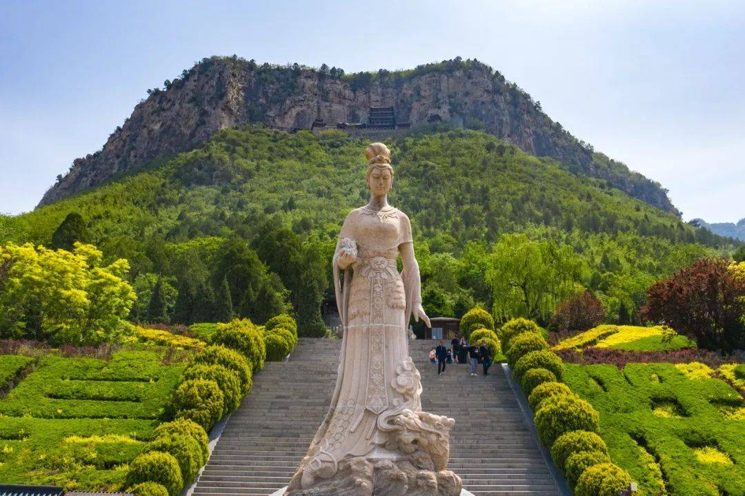 每年到了女娲的祭典之日,就会有很多全国多地的人以及海外华侨前来