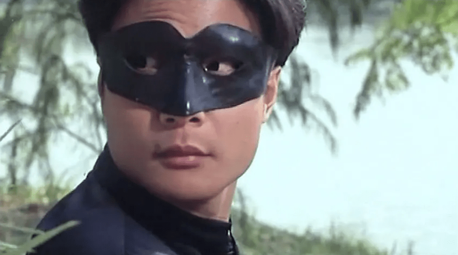 且不说片名和人设,直接照搬李小龙版《青蜂侠》.