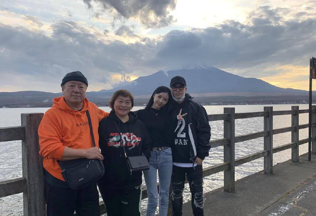 上岸,潘玮柏公布婚讯,双方皆为玩咖如今却走到一起_luna_amy_杨馥瑜