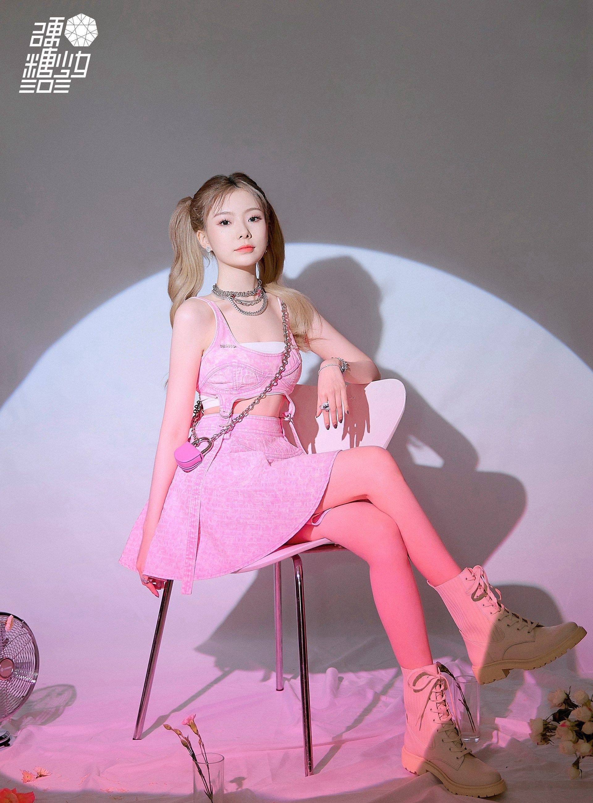 硬糖少女粉红色短裙青春活泼写真