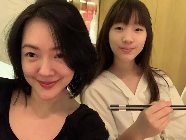 小S女儿许曦文剪短发,高级感酷似妈妈
