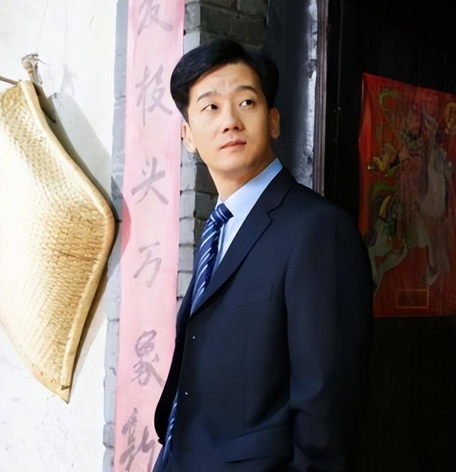 陈创因长得丑被导演安排演条狗今靠福贵逆袭成三料影帝