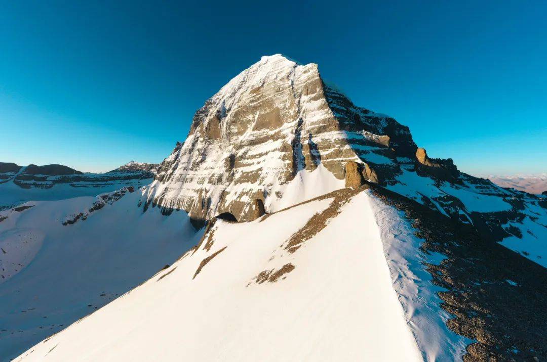航拍冈仁波齐北壁一步一步,甚至一步一磕丈量自己与神山的距离
