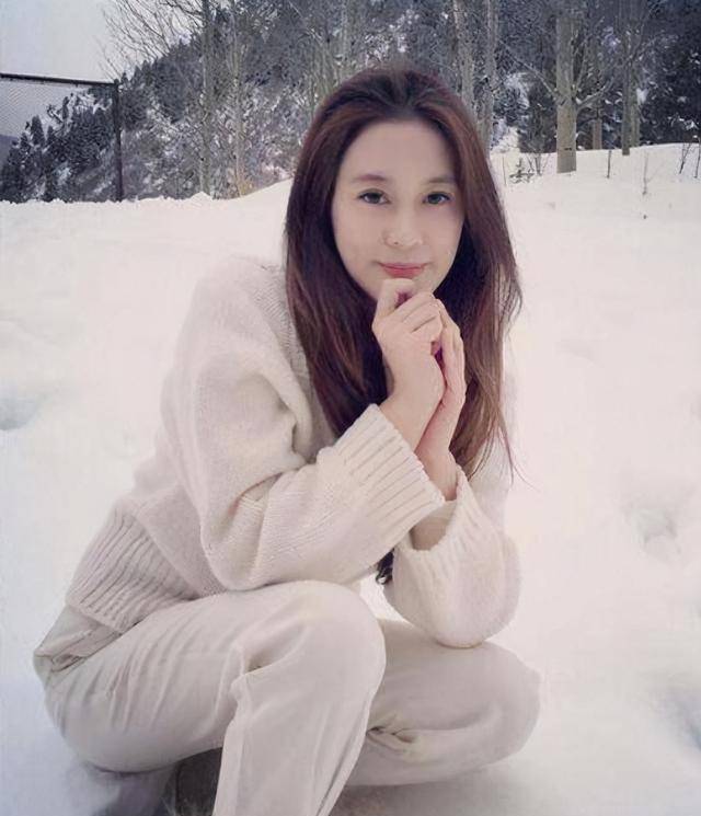 原创徐子淇上亿豪宅内景照流出单看餐具便尽显奢华儿女长相曝光