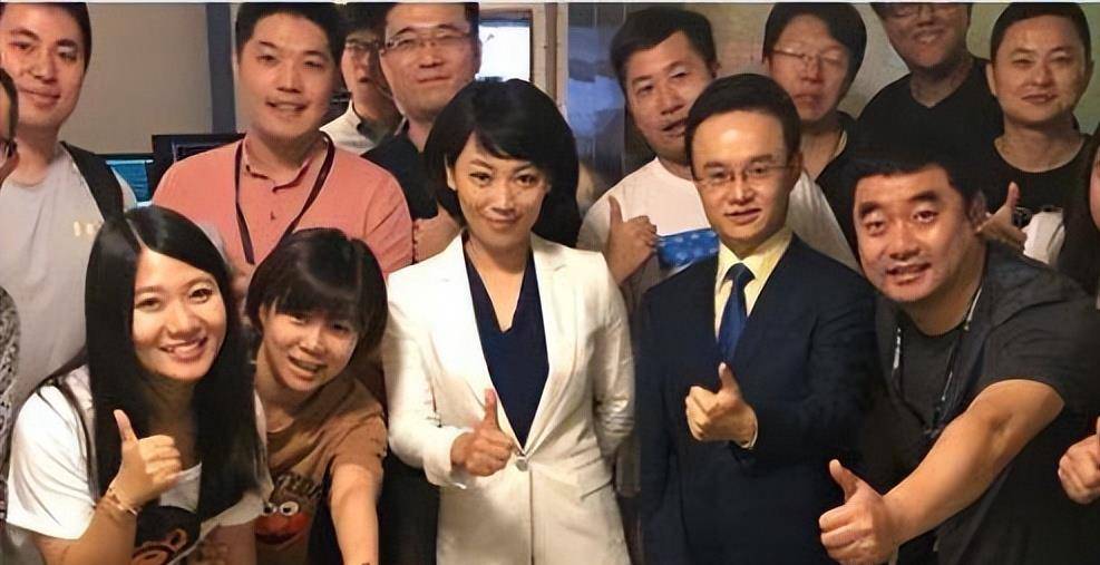 著名央视主持人劳春燕,与丈夫分居多年,孕期仍主持的她现如何?