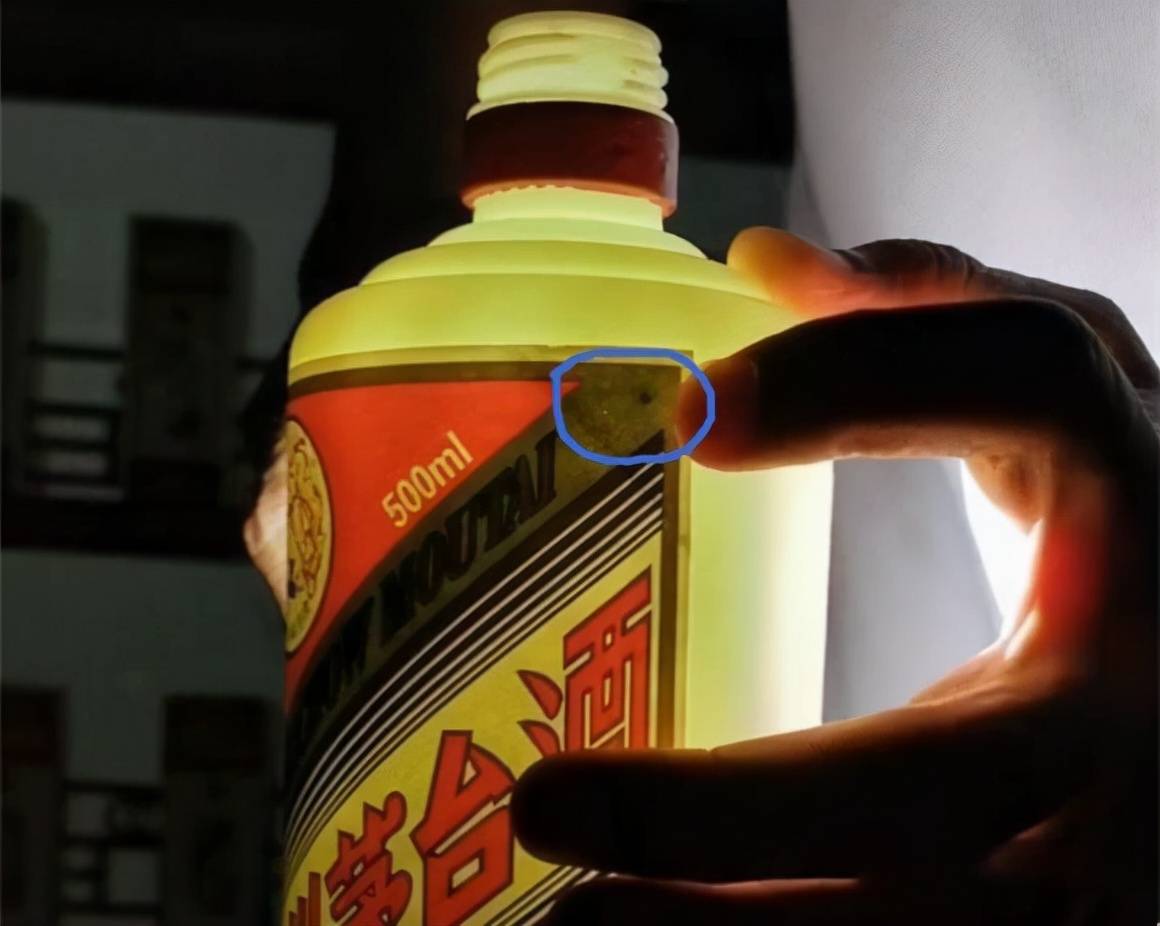 这些假白酒,坑了多少消费者,就连专家都很难分辨,看看你买过没_假酒