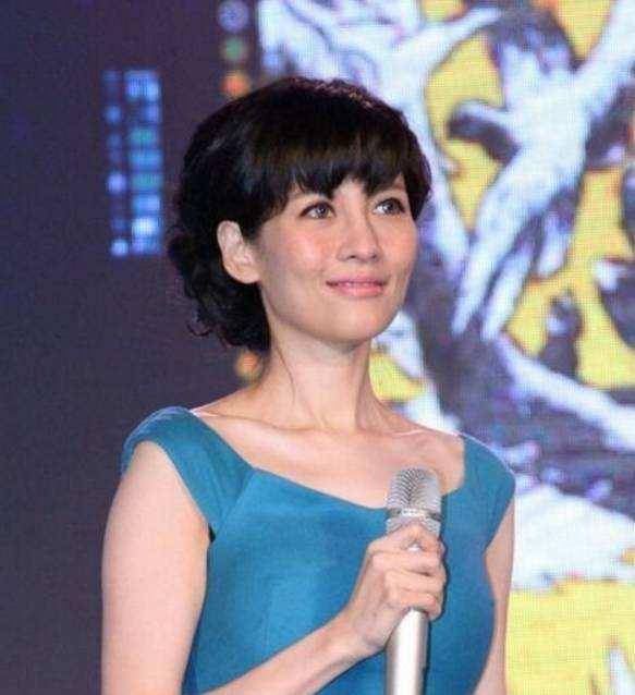 与冯小刚"夜宿8小时",曝光后被丈夫分手,主持人沈星今怎样?