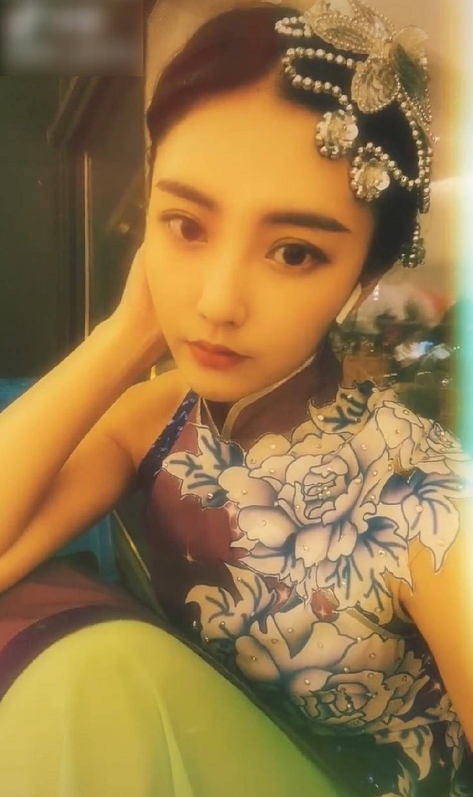 《心动3》郑琴心旗袍装曝光,随手截图,这颜值我没眼花吧?