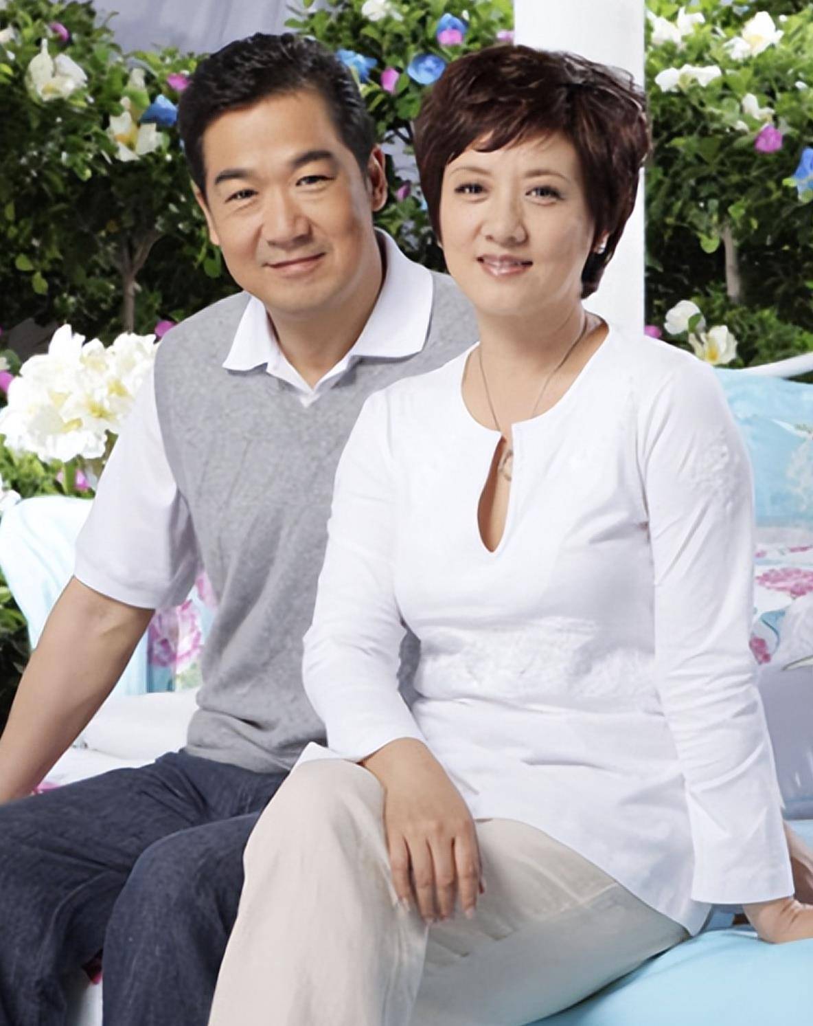 原创张国立与罗秀春离婚34年他再婚有烦恼她至今单身牵挂张默