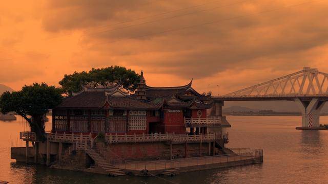 原创             福州“最神奇”的寺庙，建在江面之上，千年来都不曾淹没