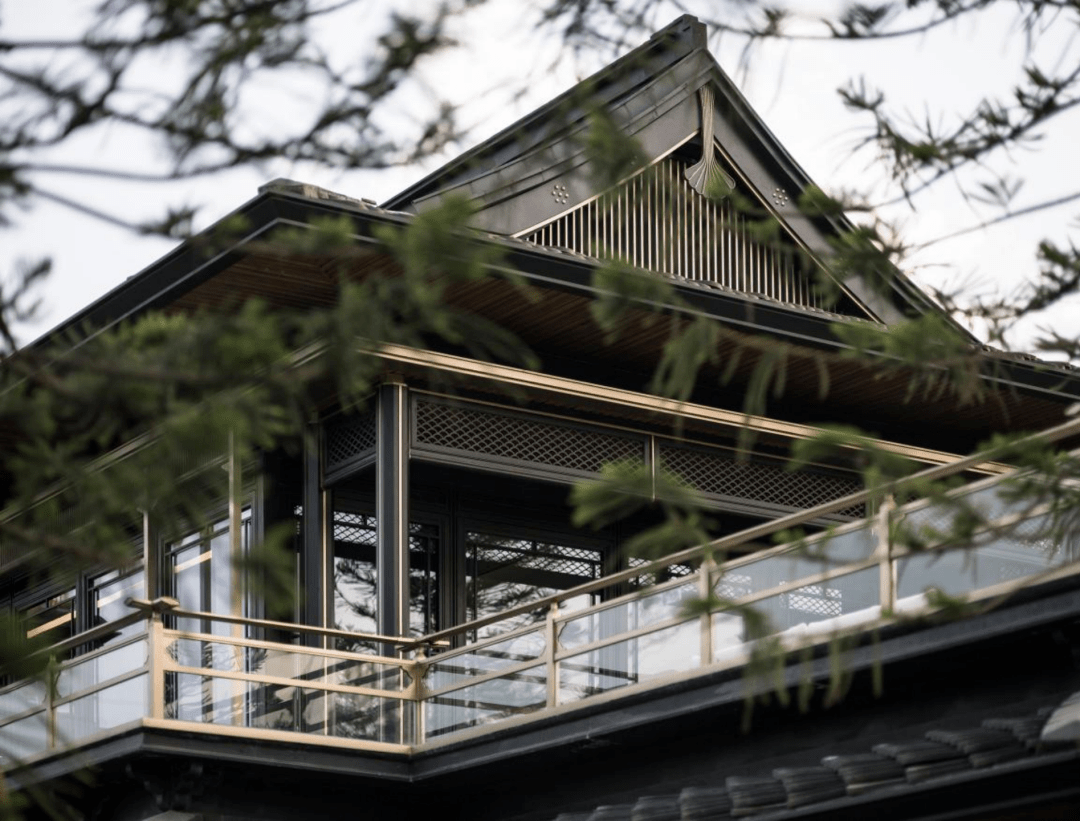 同时关注形式比例的正统和色彩质感的创新,使建筑兼具宋式意向和现代