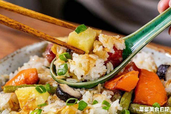 比煲仔饭更绝鲜香美味还咔吱脆有个锅就能做