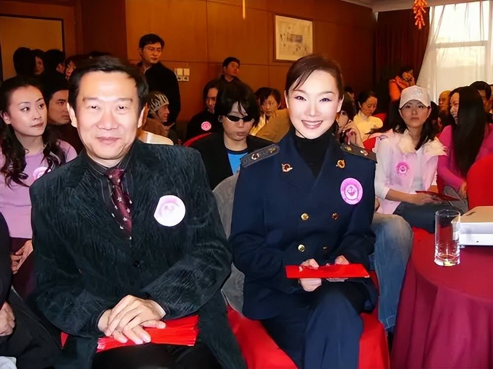 原创央视主持赵保乐娶普通女工妻子婚后生一子一家三口幸福甜蜜