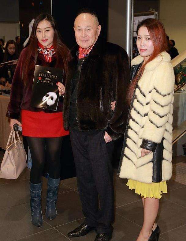 千亿富豪赵世曾为女儿庆生日自己86岁没结婚女儿43岁也没结婚