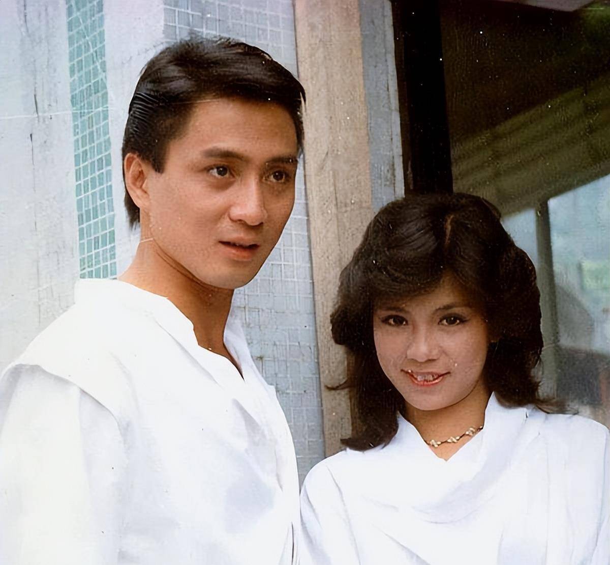 汤镇业曾经火的时候,是与刘德华,梁朝伟齐名的明星,咖位很大,他与