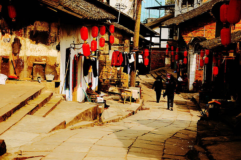 重庆这座汉代古镇，名称奇怪却古韵十足，被称为“一脚踏三县”