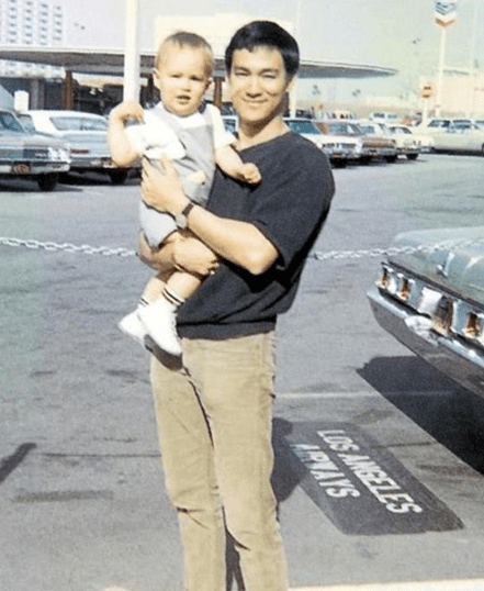 为何他的学生立马就娶了他的老婆,原因是很现实_琳达·埃莫瑞_西方