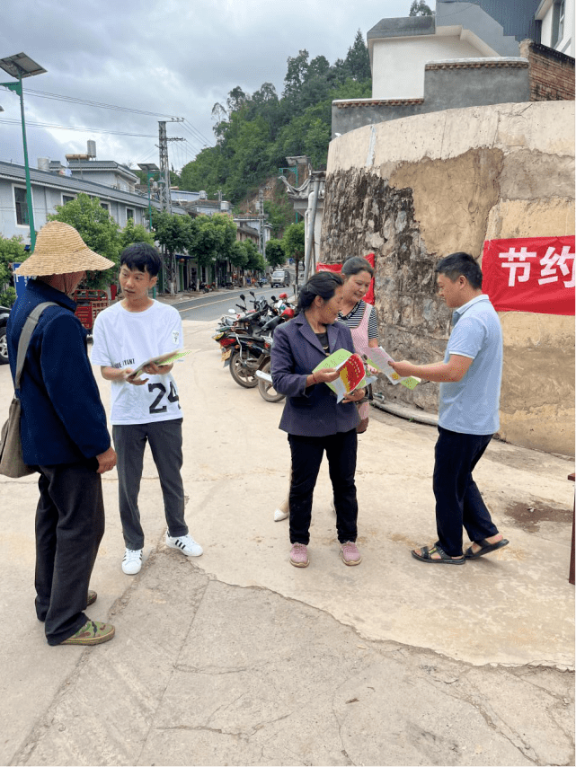 昌宁县耈街乡开展第32个"6.25"全国土地日宣传活动_耕地_保护_群众
