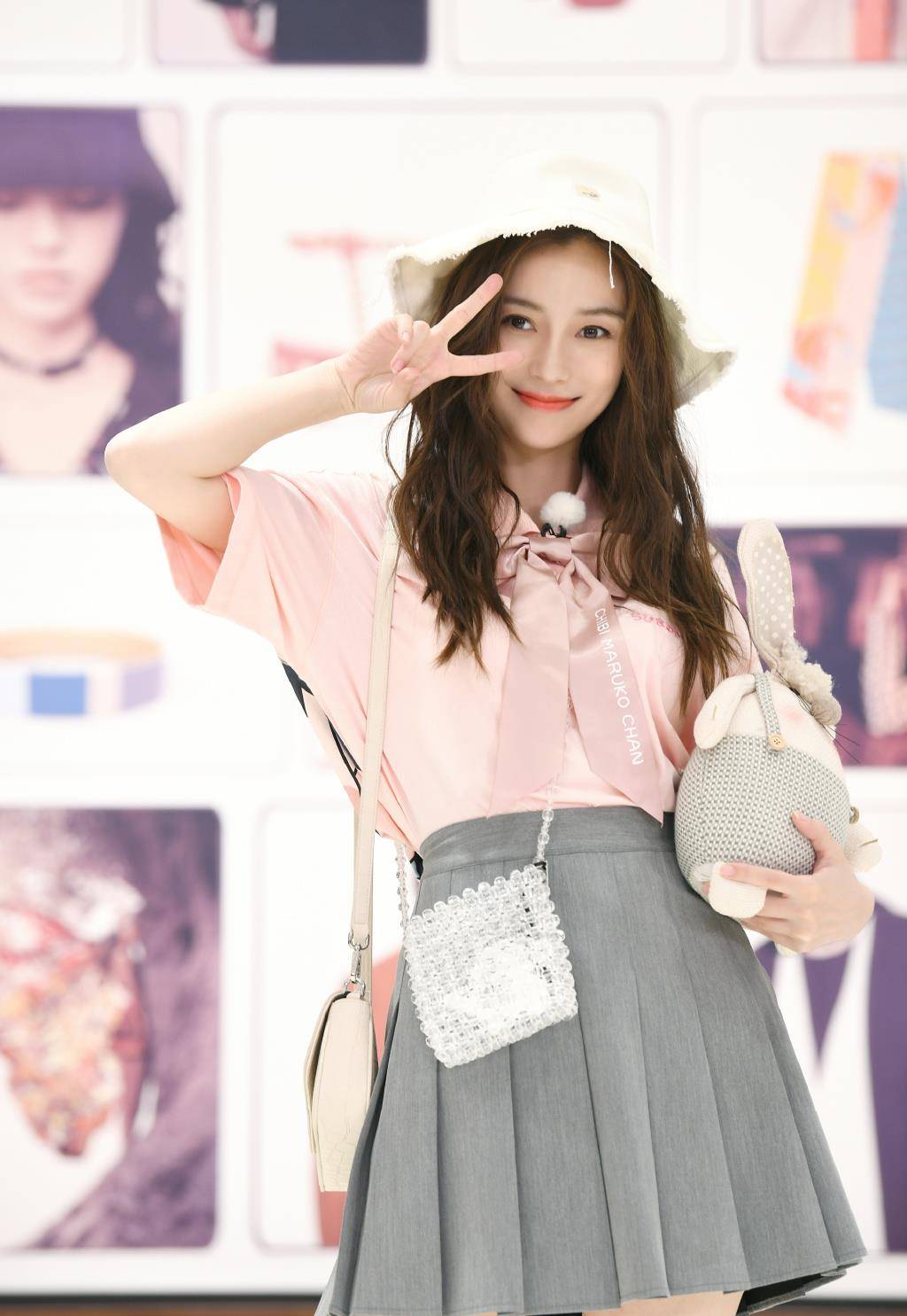 原创杨颖还有多少惊喜穿粉色t恤扎粉色领巾甜美堪比日系动漫女主