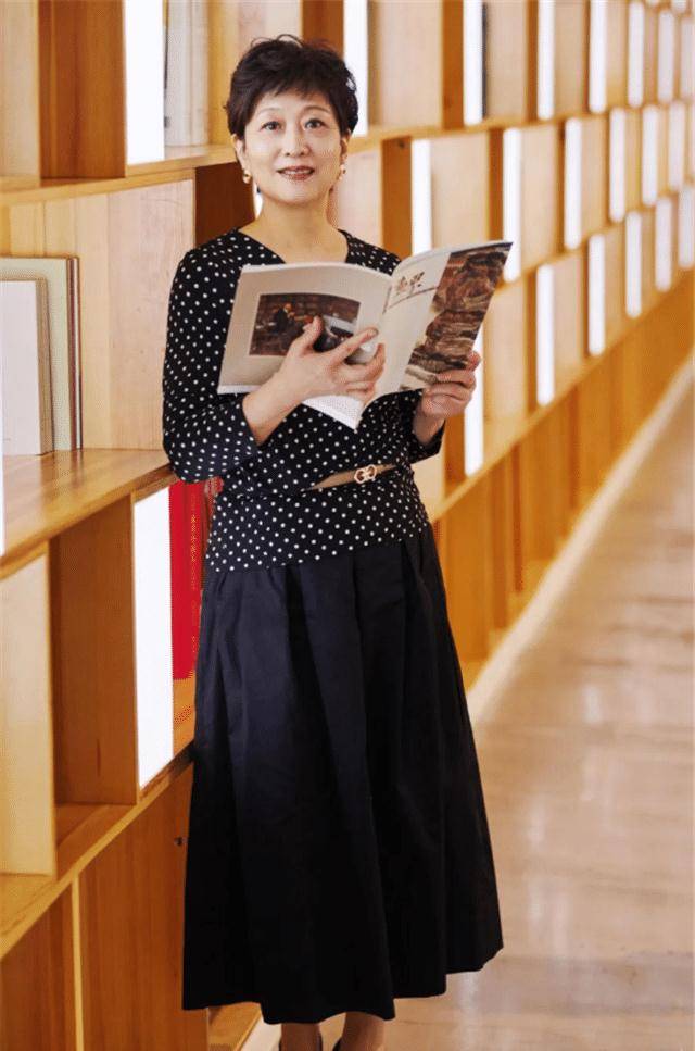 中年女人应当"优雅,精致"的老去,瞧这位55岁博主的气质穿搭