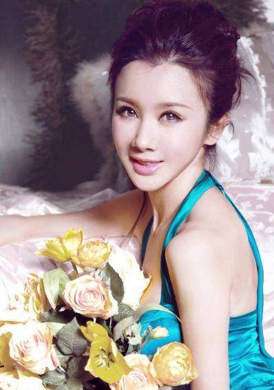 对于孙菲菲来说,表演可能只是一种爱好.她想要的更多是平淡生活.