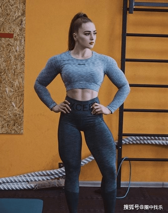 原创俄罗斯健身美女拥有金刚芭比的身材长相却很甜美