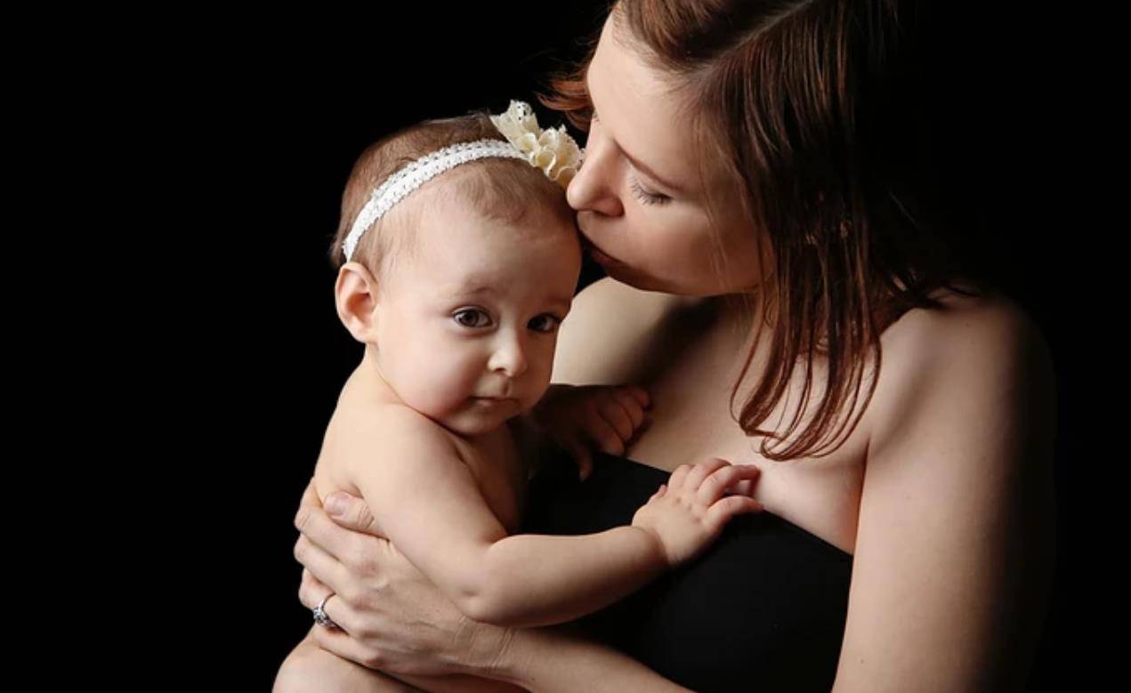 人,在照顾孩子时都只有"宝妈"一个身份,而普通宝妈要想像明星宝妈一样