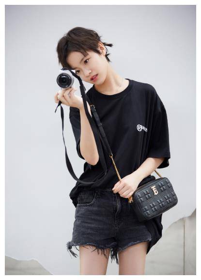 因《小欢喜》圈粉无数,剪气质短发惹人爱,李庚希会成为新女神?