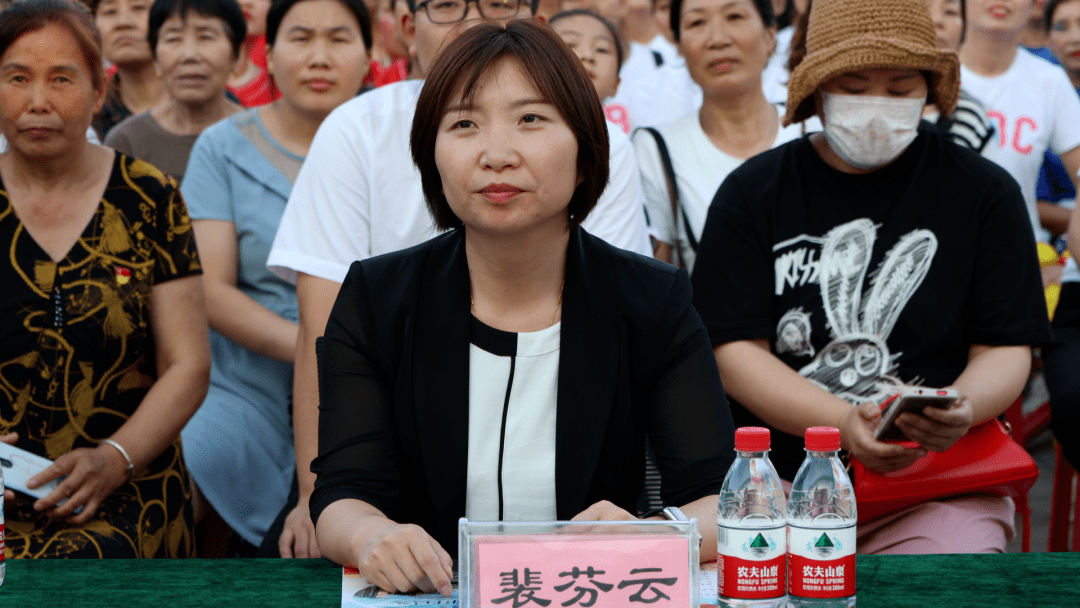 展演活动在《欢乐腰鼓》中拉开了帷幕,中共潼关县委书记于娟侠宣布