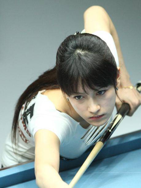 台球女神颜值比肩潘晓婷,曾拒绝富豪的示爱,如今41岁无人问津_何心如