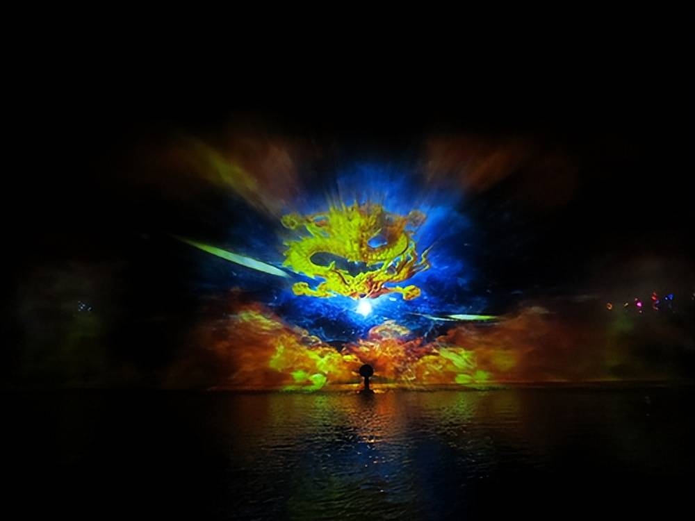 全息水幕投影是通过高压水泵和特制水幕发生器,将水自下而上,高速喷出