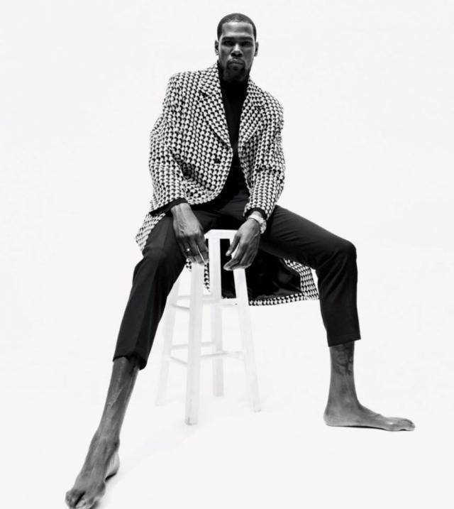 nba巨人的脚有多大?