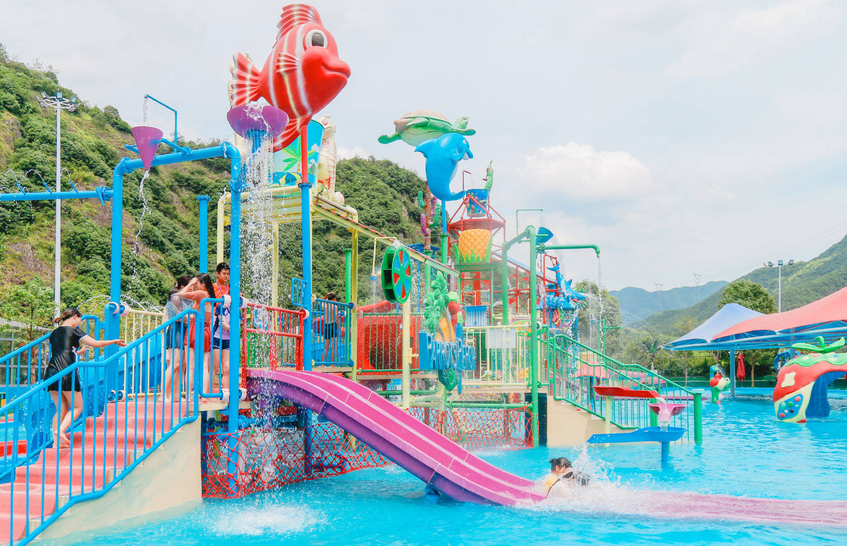 原创杭州周边龙吟谷水上乐园玻璃水滑梯造浪池儿童水寨玩到嗨起