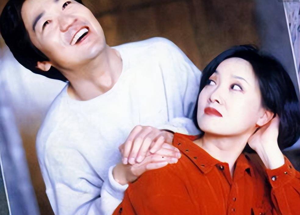 张国立和邓婕两人了解于《死水微澜》的电视剧建造时代.