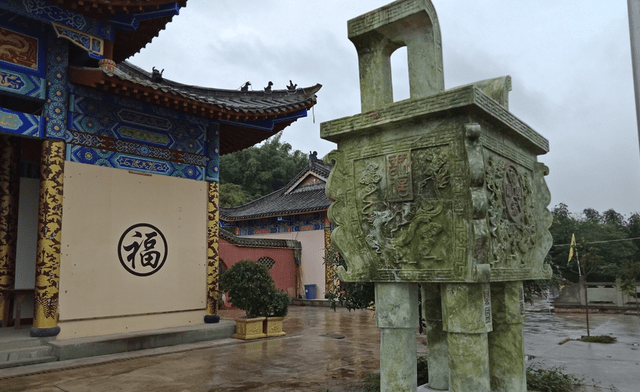 四川有个百年寺院，素有“微缩版故宫”之称，规模宏大且免费开放