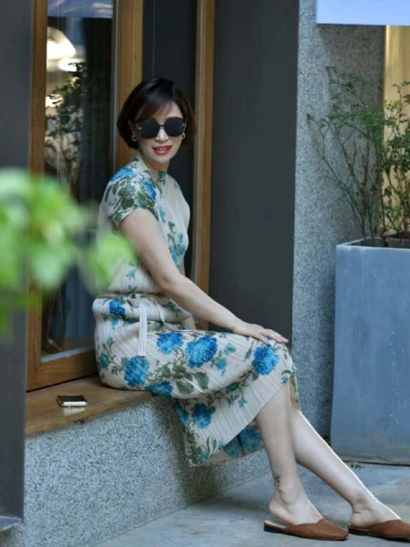 50岁女人气质比时髦更重要,不穿老年装,不扮嫩,才能优雅老去_服饰