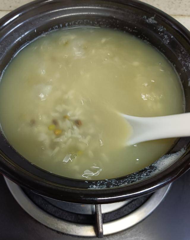 原创夏天没胃口吃饭怎么办来一碗清热解暑的绿豆糯米粥童年的记忆