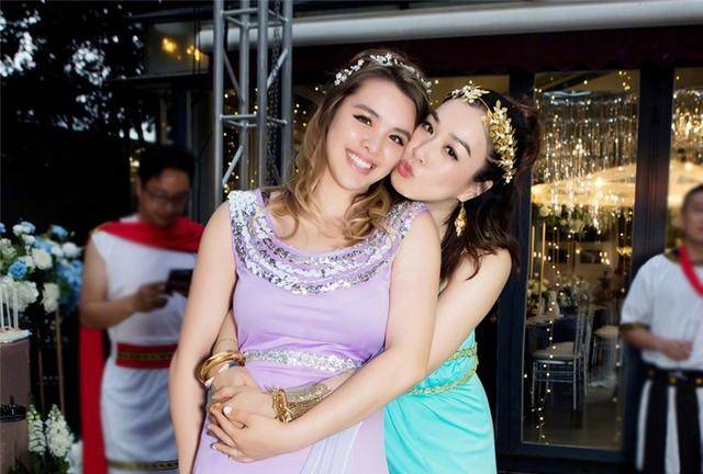 细腿蛮腰秀身材,甜称自己是宝贝女孩_法图麦_因为_妈妈