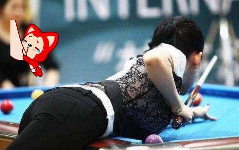 在之前潘晓婷更是去到了lol的比赛现场和rng的严君泽一起观看电竞比赛