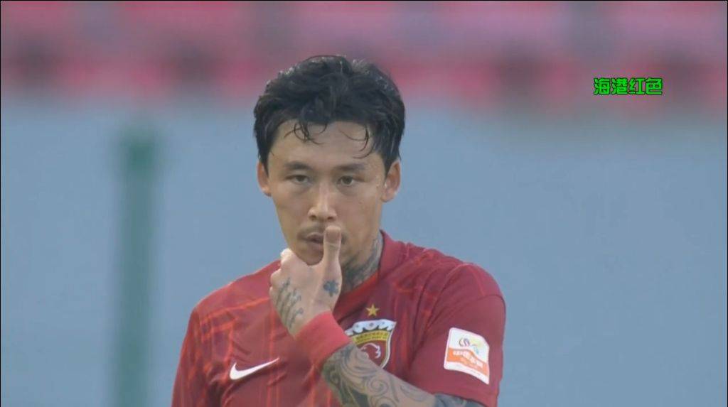 原创             张威进球后受伤离场，吕文君刘祝润建功，上海海港2-1战胜河北