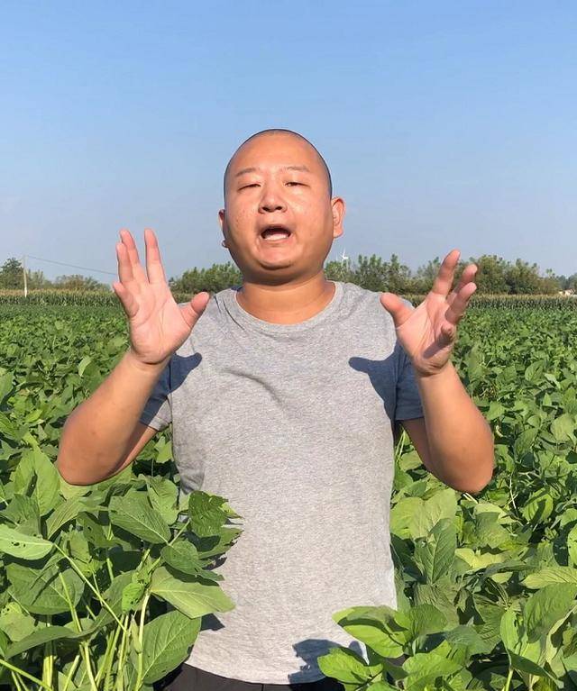 giao哥演出被打,想还手却被阻拦,看到视频后:卤蛋何苦为难卤蛋_网友