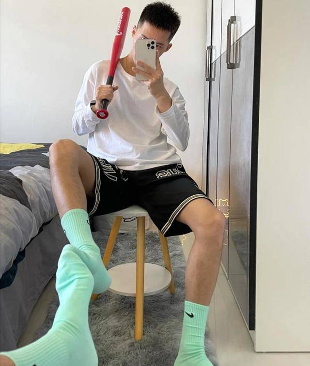 原创超爷们的体育生穿着普通的衣服都能拍出时尚感这身材比例太美