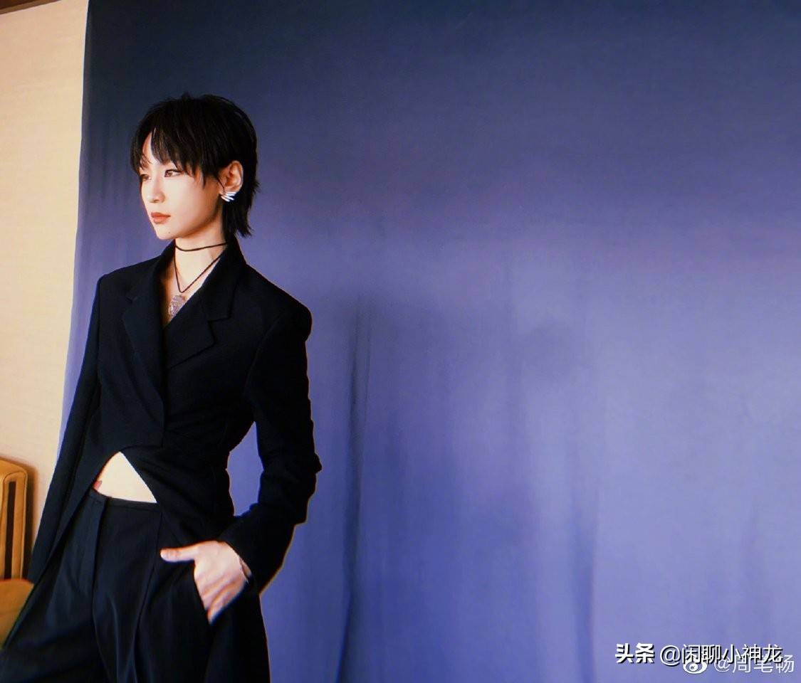 原创周笔畅大走时尚风从超女到浪姐比杨幂还敢穿可惜生图不扛打