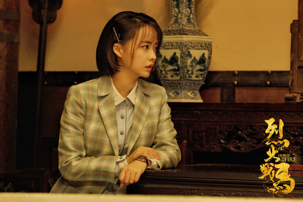 氧气女孩余心恬变身血性女英雄战火豪情烈火战马收视率居网剧榜第一名