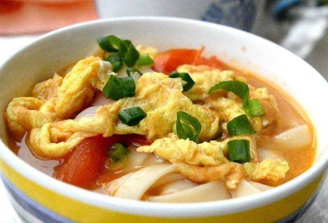 11种家常挂面的做法,方法简单美味,在家轻松做挂面_香葱_食材_番茄鸡