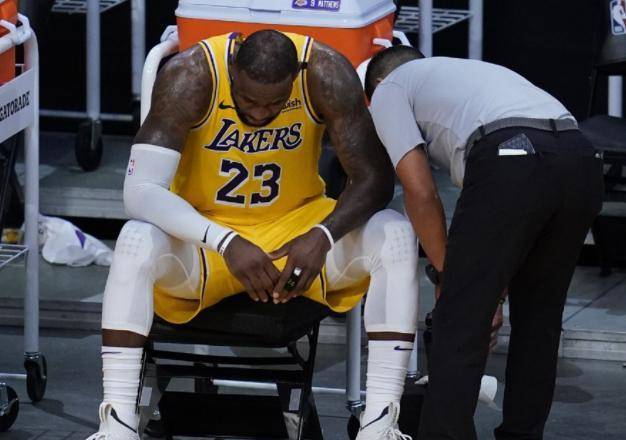 詹姆斯:脚踝伤势一直困扰着我,休赛期佩林卡会继续构建球队_事情_状态