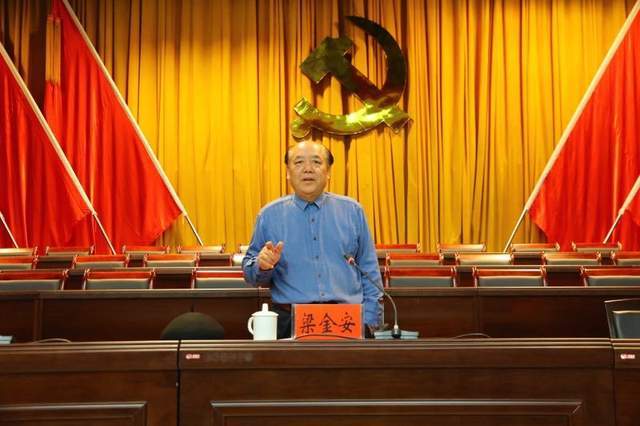 学时事,敢担当:梁金安为福泉领导干部讲党课_红色_群众_郭正勇