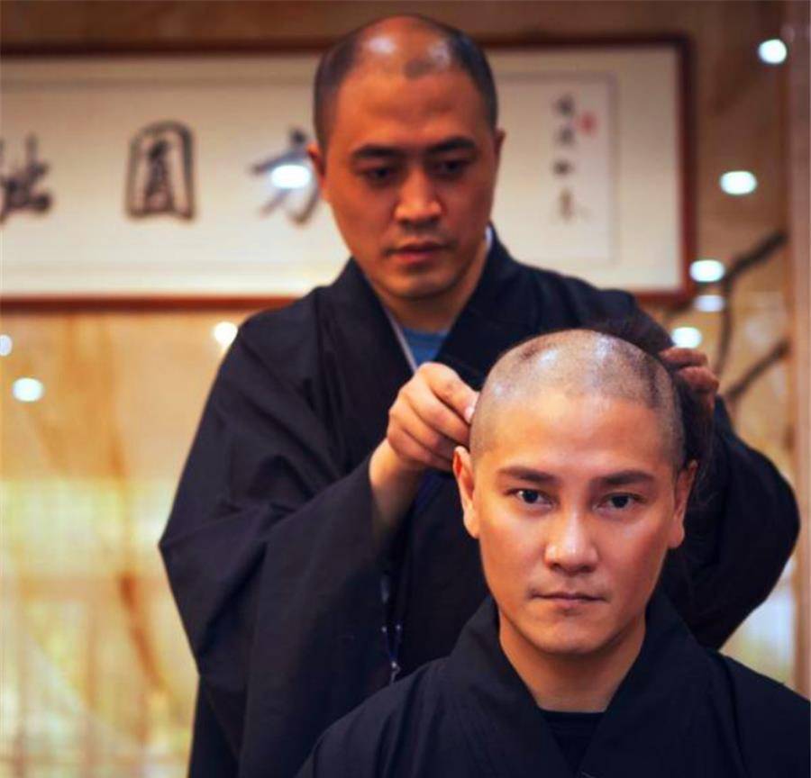 49岁丁子峻结婚9年剃发出家,7天后还俗出席活动,网友评论亮了_生活